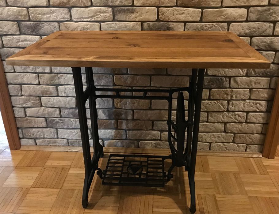 Stolik na nogach od maszyny do szycia Tikkakoski