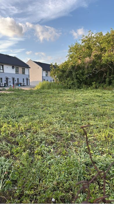 Dzialka na osiedlu z mediami przy ulicy asfaltowej