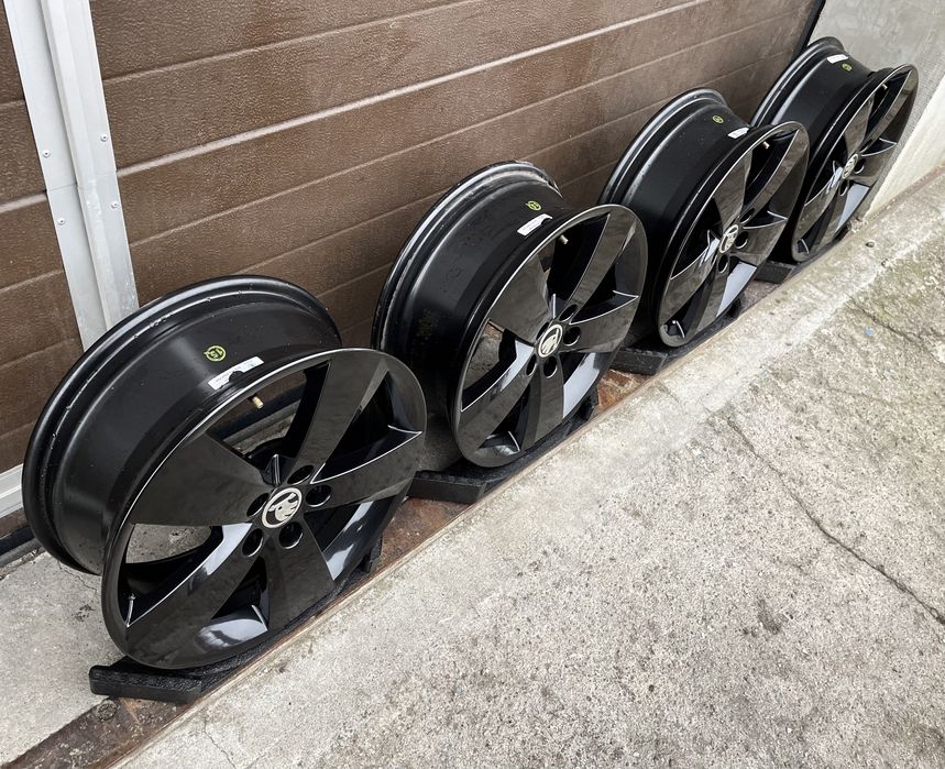 4x felgi aluminiowe 5x100 r16 et35 6J Alufelgi Czarne Oryginalne Skoda