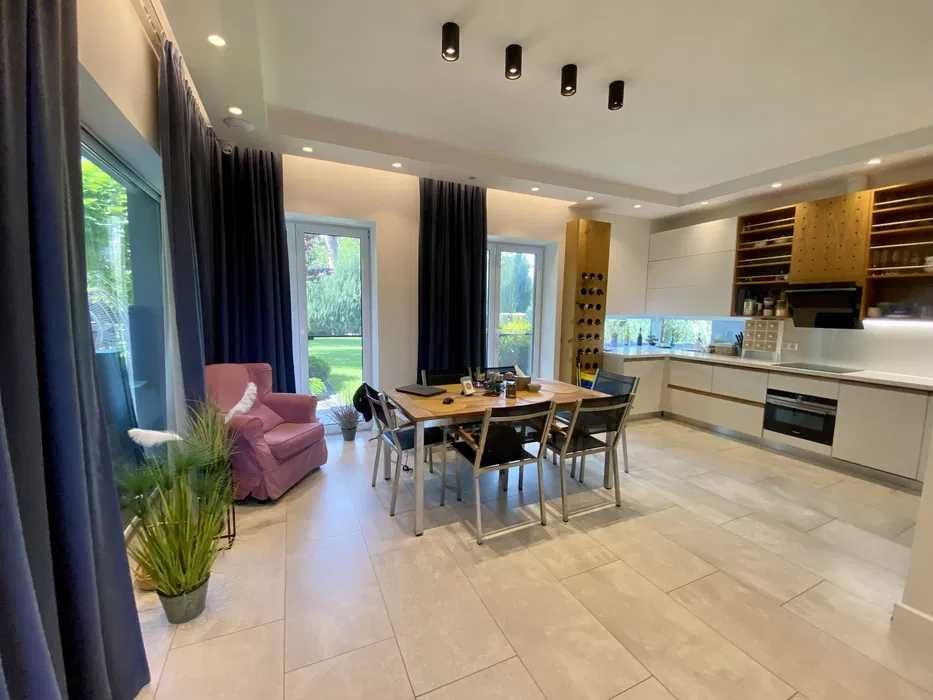 Для цінителів комфорту та тиші з дизайнерським ремонтом в лісовій Бучі