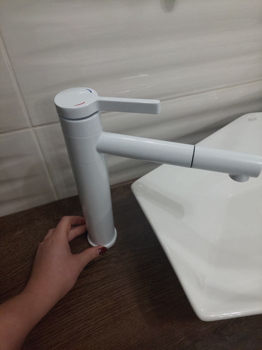 Nowa Bateria umywalkowa biała obrotowa