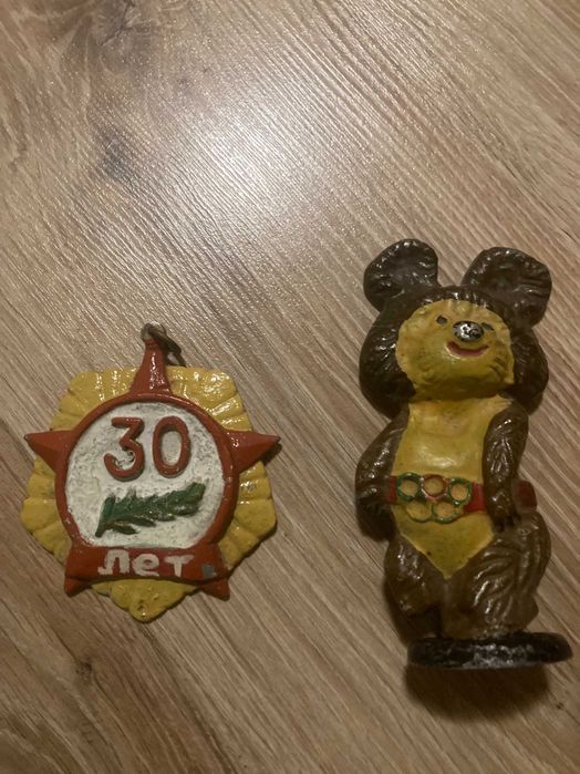 медаль 30 років та олімпійский медвідь