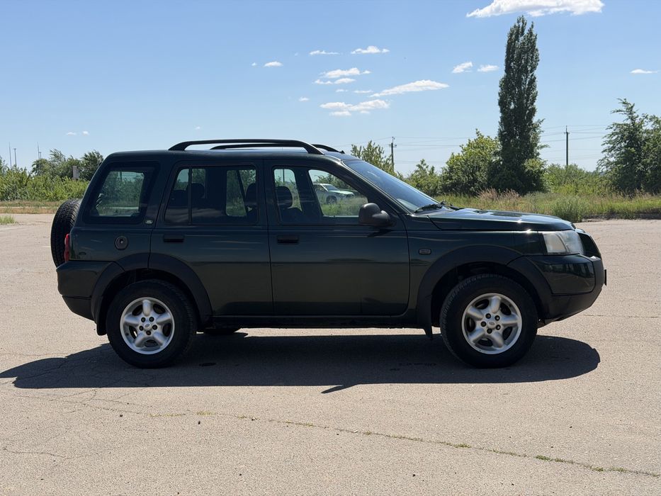 Автомобіль лендровер фрілендер 1