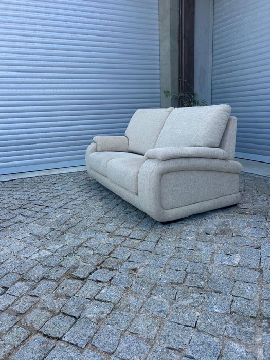 Sofá em sarja, em belíssimo estado