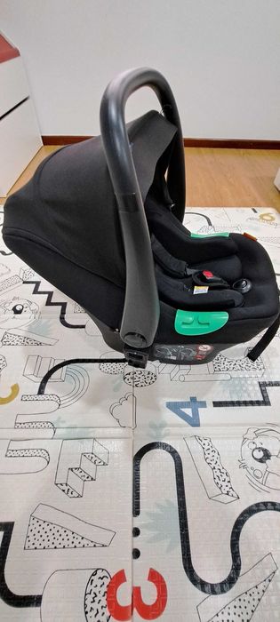 Conjunto Ovo e Base Isofix Chicco