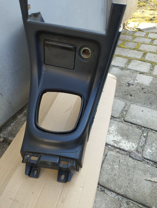 СРОЧНО ПРОДАМ Центральну консоль. Mazda 323f