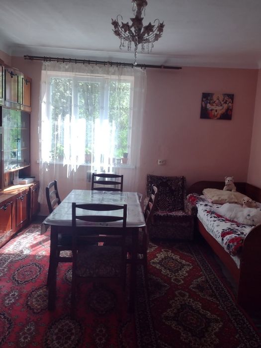 Продаж будинку в с. Давидів, ділянка 25 соток. Всі комунікації підключені.