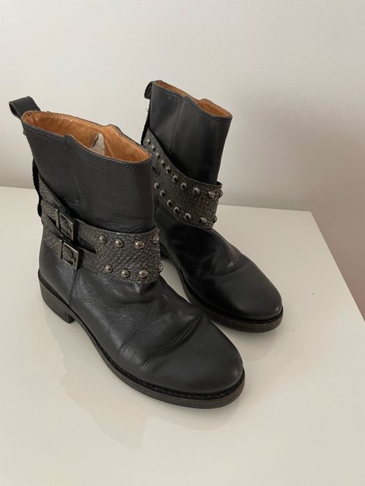 Botas pretas cano alto