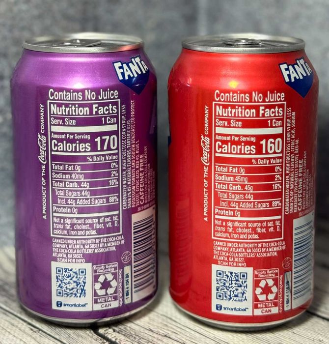 Газований напій Fanta зі смаком винограду та полуниці  355 мл Америка