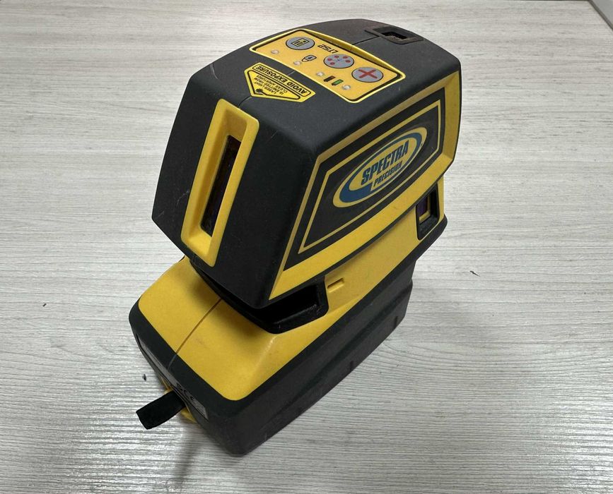 Laser krzyżowy Spectra Precision LT52