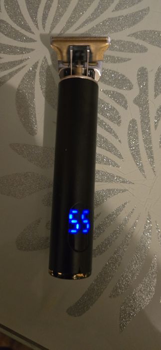 Profesjonalny Trymer Bezprzewodowy Barber LCD – Maszynka do Brody i Wł