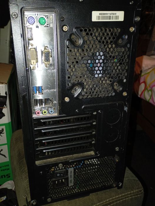 Computador torre da ASUS