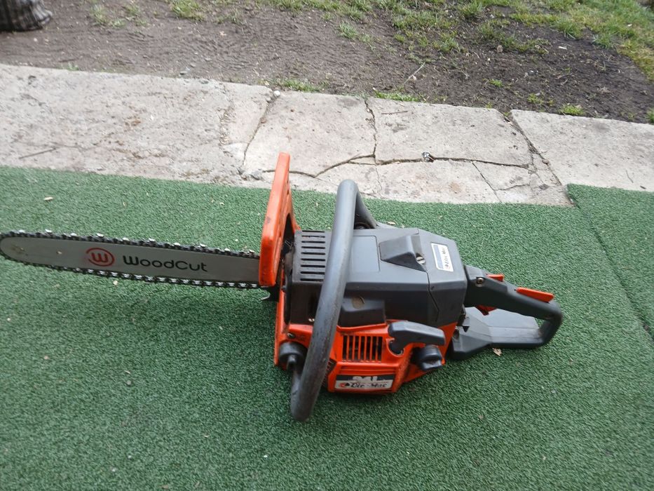 Sprzedam piłę spalinową.