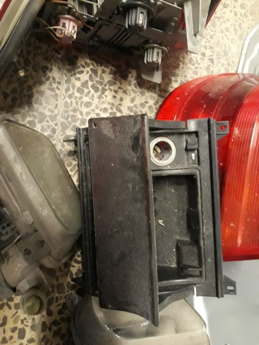 Guarda lamas esquerdo mercedes