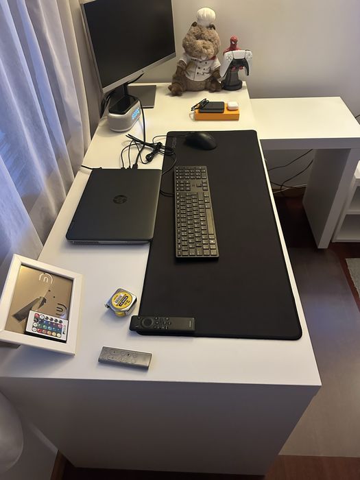 Secretária IKEA MALM c/painel extraível