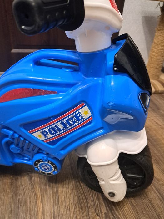 Мотоцикл-толокар у поліцейському стилі