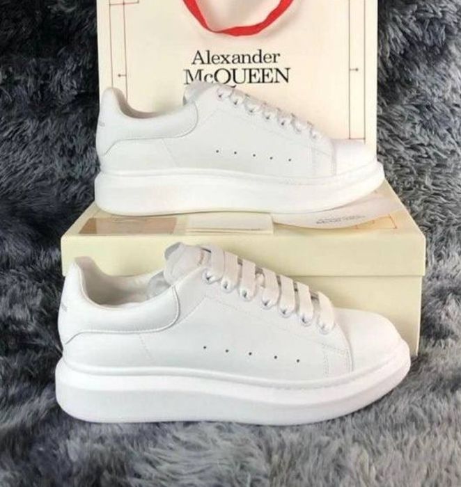 Alexander McQUEEN vários modelos e tamanhos