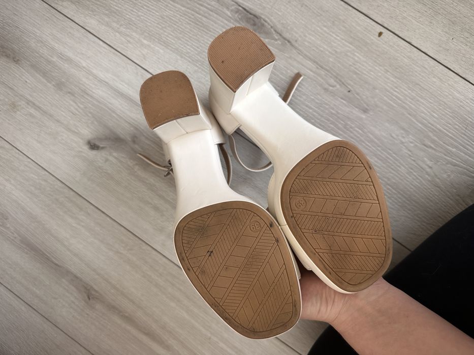 Buty wesele ślub skórzane obcas słupek bardzo wygodne białe komunia 39