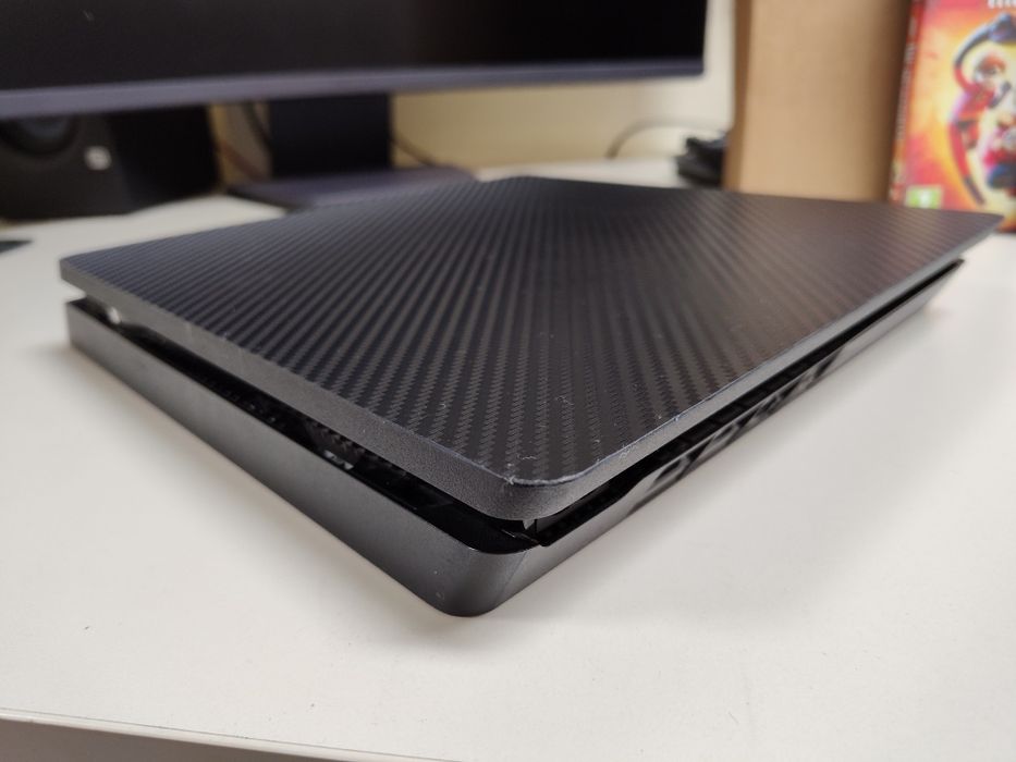 KONSOLA PS4 SLIM 512 + PAD + Okablowanie + 2 Gry