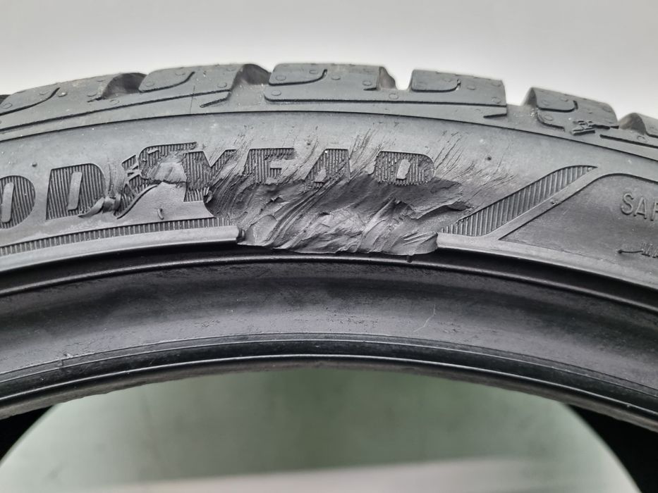 2x 245/35R19 93W Goodyear Ultragrip Performance + 7mm 2022 opony zimowe