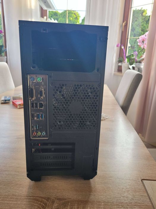 Komputer i5 7gen / 16GB RAM / GTX 1650 – 1100 zł (do negocjacji)