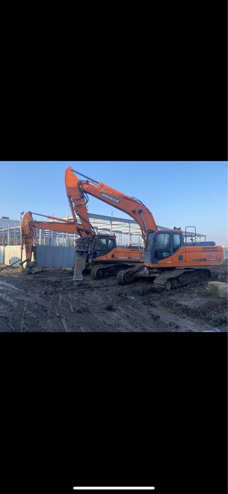 Гусеничний екскаватор