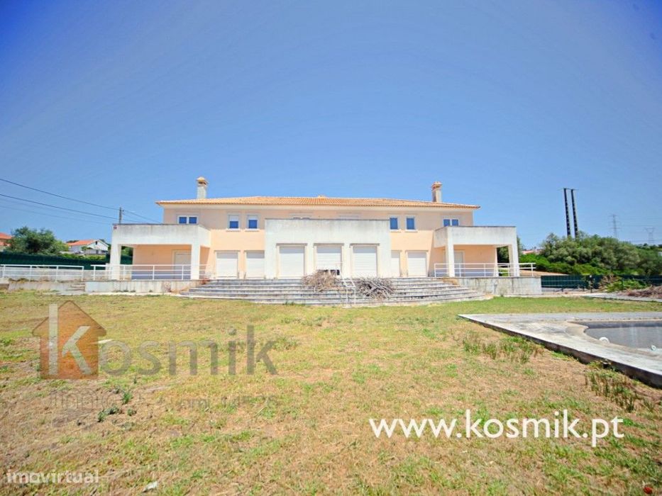 Moradia bifamiliar de Luxo para recuperar V5 + V5 :: Bucelas - Lour...