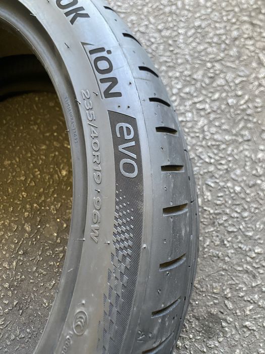 235/40/19 - Hankook iON EVO