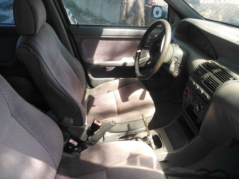 Para Peças Fiat Punto 75 1.2 de 1994 com 73 CV com boa mecânica