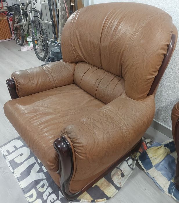 2 poltronas castanhas