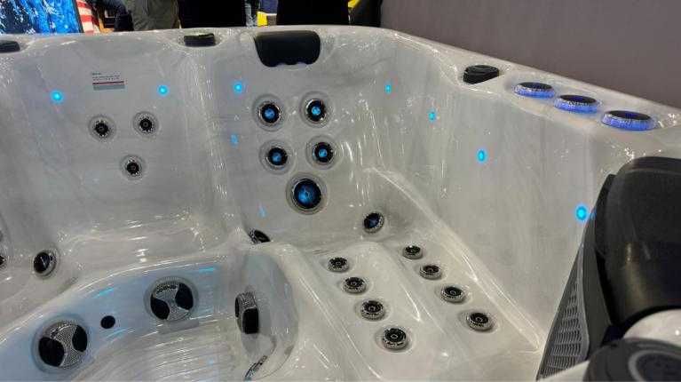 Jacuzzi Diamont Rubi  2.20 x 2.20 valor 8.425,00€