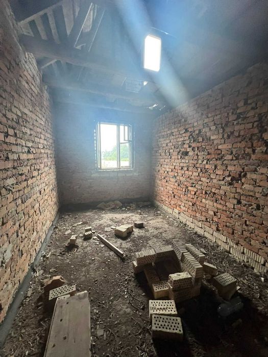 Недобудова в с. Рогозів з кутовою ділянкою