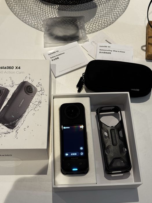 Insta 360 x4- com caixa e carregador e bolsa