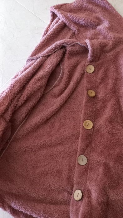 Casaco fofinho com carapuço