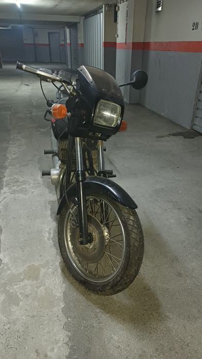 Vende-se jawa por 800 euros  para restauro  esta parada a mais de 6 anos o valor e fixo