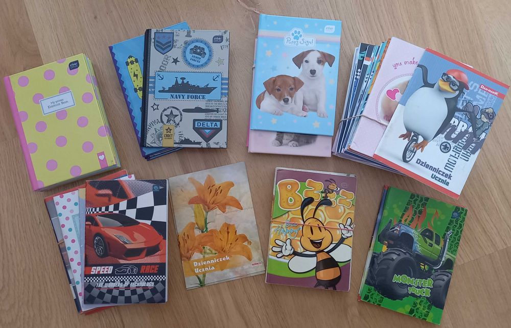 Dzienniczki ucznia 70 sztuk A6 różne rodzaje nowe
