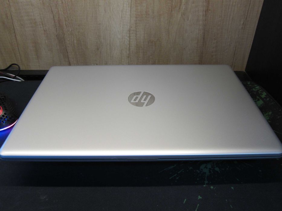 Hp Laptop 17 by4061nr/17.3" Full HD  /Intel Core I5 /Ram 16 gb DDR 4