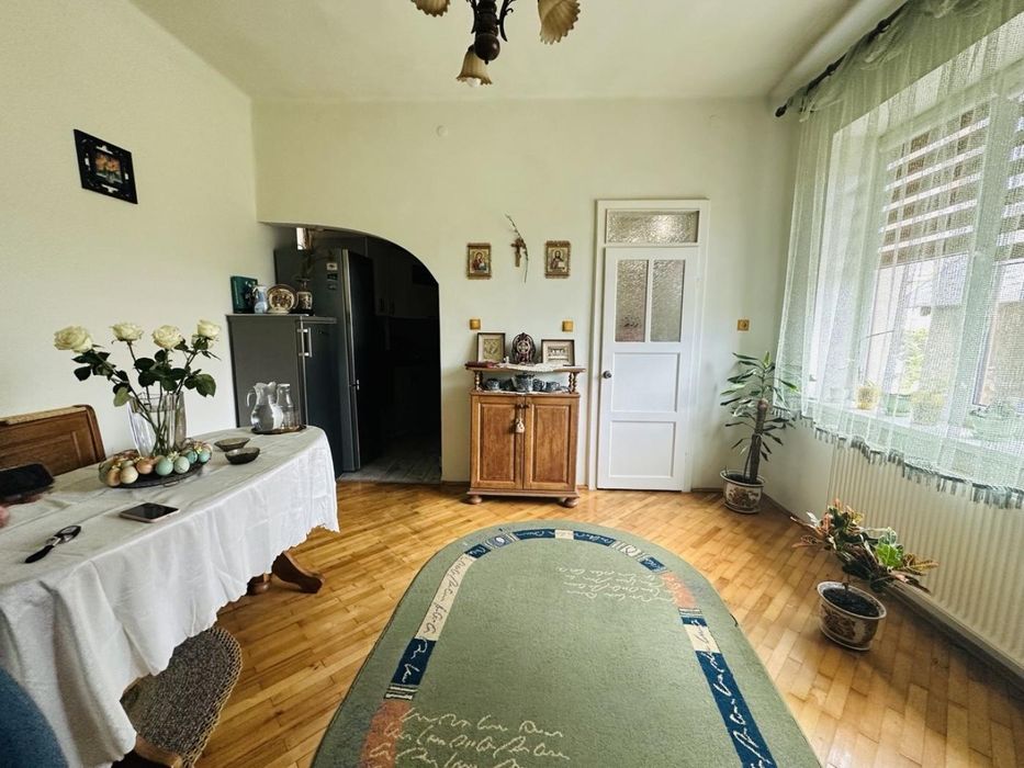 Продається  будинок  в  самому  центрі  міста Хуст