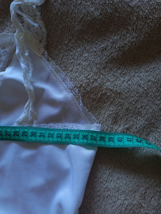 Жіноча нічна сорочка (пеньюар)