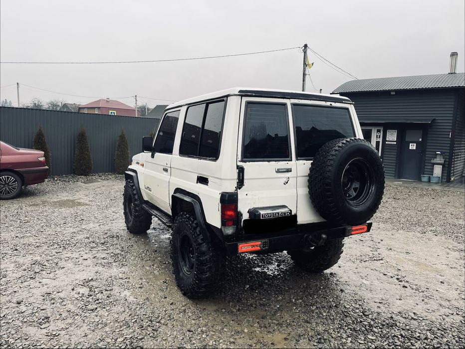 TOYOTA Land Cruiser 70 2.4 TDI