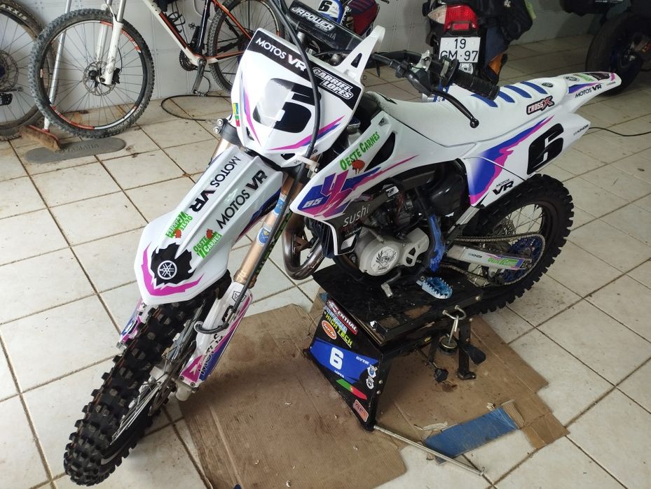 YZ85 com kit GYTR de 2024