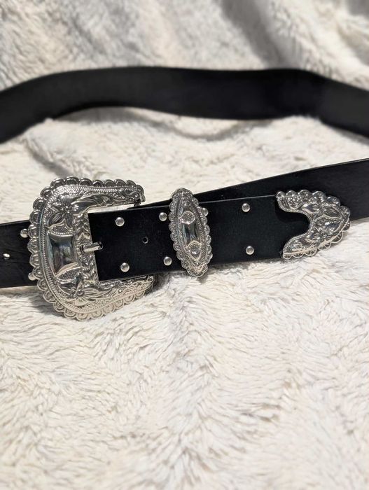 Czarny pasek klamra Boohoo