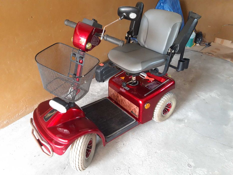 Czterokołowy skuter elektryczny dla seniora