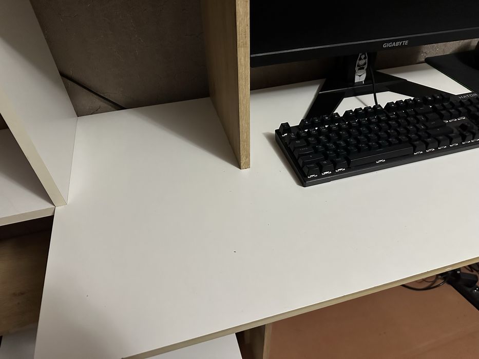 Письменный стол