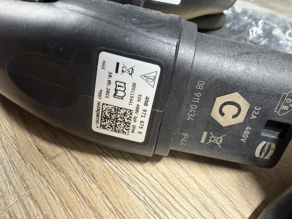 Оригінальний зарядний пристрій Audi E-Tron повний комплект, оригінал!