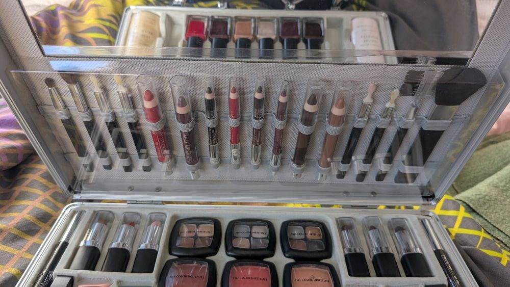 Професійний набір декоративної косметики The Color Institute