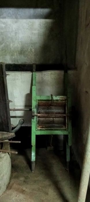 esmagador de uvas e prensa