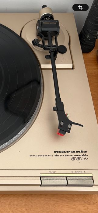 Gira-discos Marantz TT221