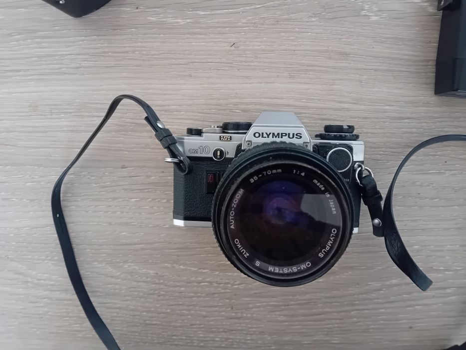 Olympus OM-10 + Olympus OM-System S Zuiko Auto-Zoom 35-70mm f/4
 Made in Japan.