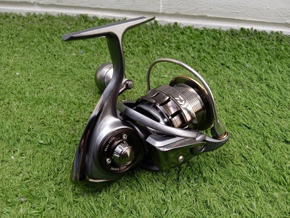 Carreto DAIWA Luvias 3012H (Bóia, Spinning)